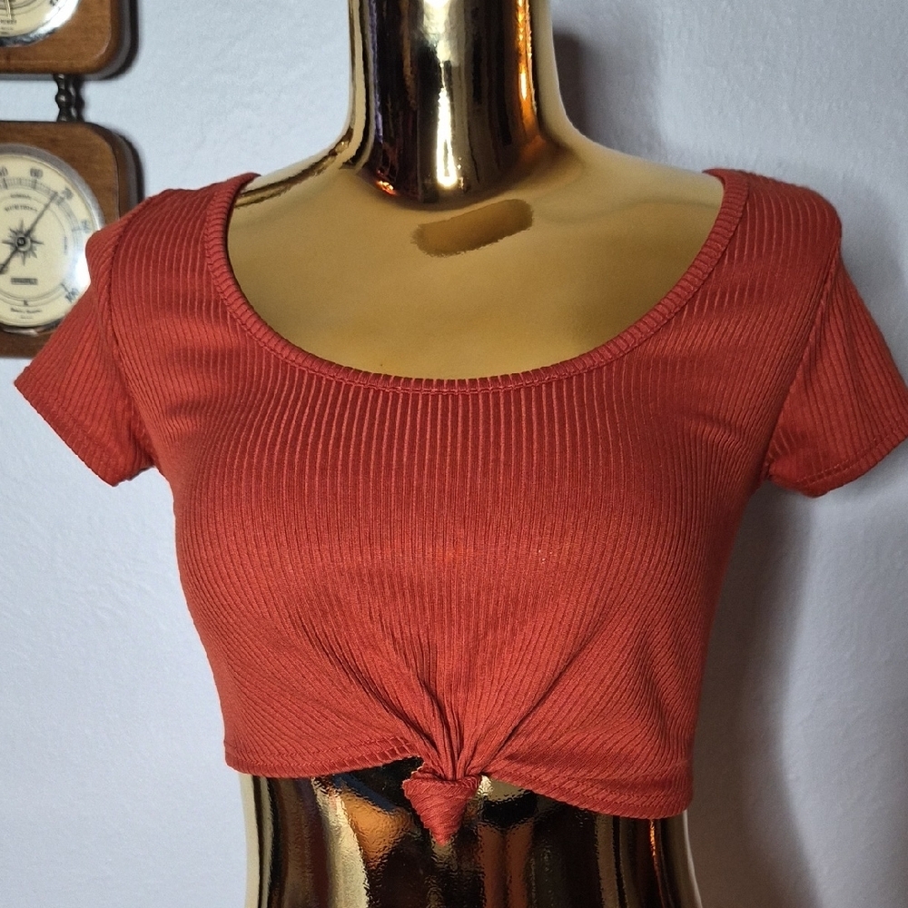 Rust Ribbed Knot Front Top